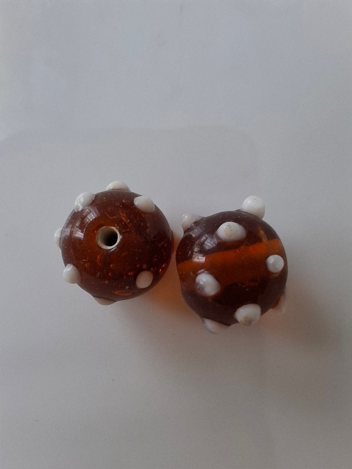 2 stuks lampwork glaskralen bruin wit kralen, Kraal, -, -, Nieuw