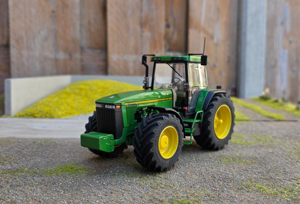Verbouwde John Deere 8400 1:32, Hobby en Vrije tijd, Modelauto's | 1:32, Ophalen of Verzenden, Nieuw, Tractor of Landbouw, Schuco