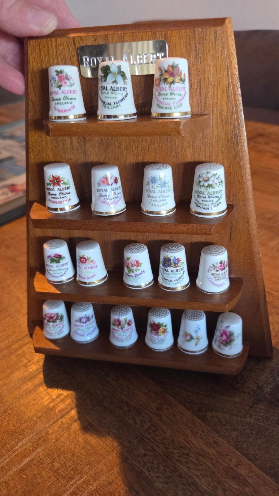 Royal Albert vingerhoedjes collectie op houten rek, Ophalen