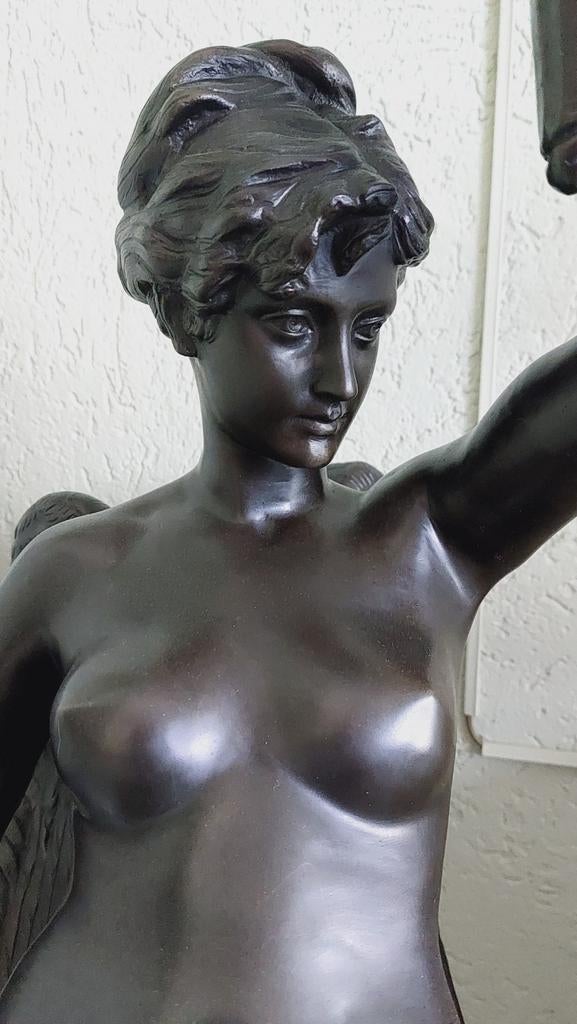 Groot bronzen beeld engel met fakkel / GOED LEZEN, Ophalen