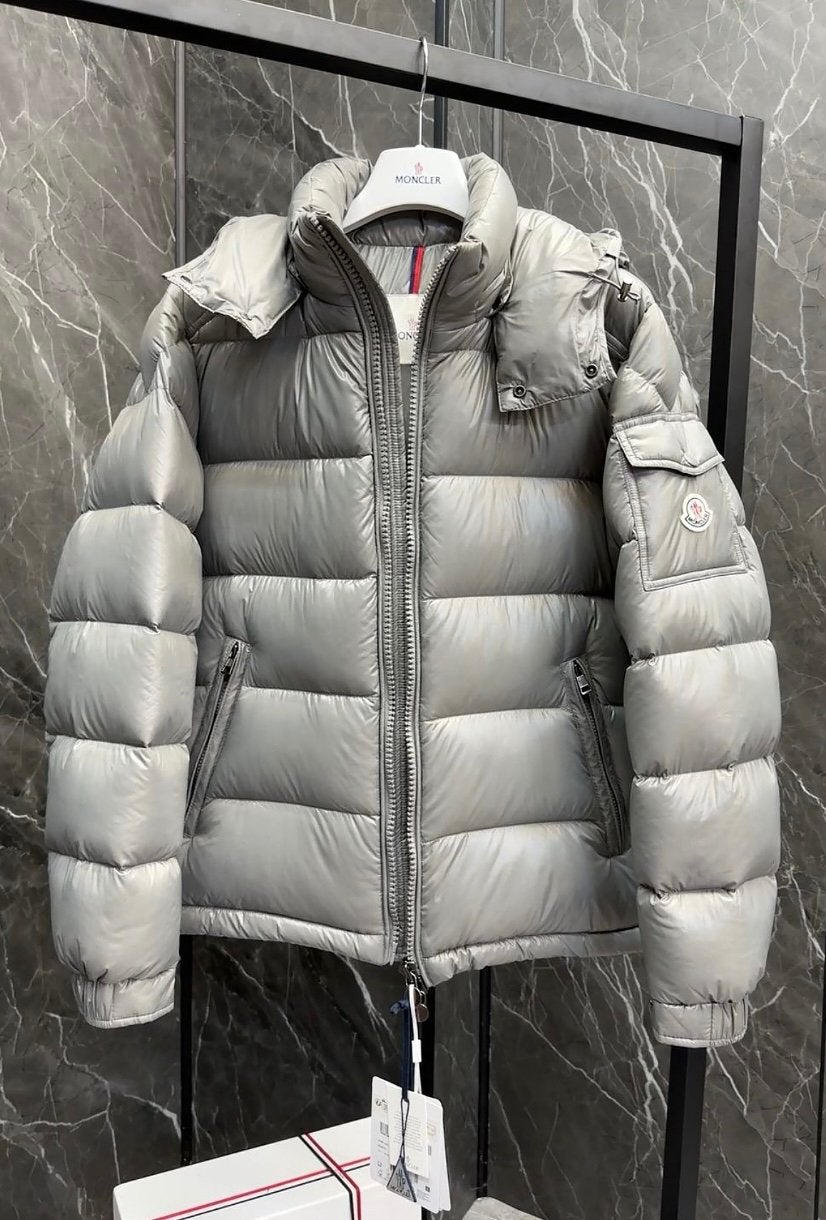 Moncler Maya colour grew Size 2(M), Kleding | Heren, Jassen | Winter, Ophalen of Verzenden, Zo goed als nieuw, Zwart