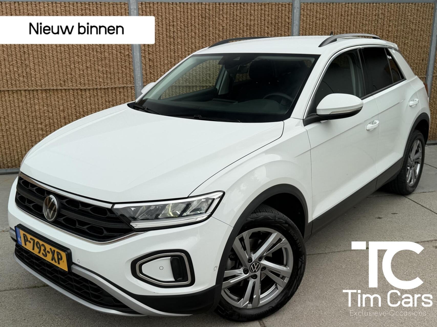 Volkswagen T-Roc 1.0 TSI Life 75 Edition Achteruitrijcamera, Auto's, Voorwielaandrijving, Gebruikt, Euro 6, Wit