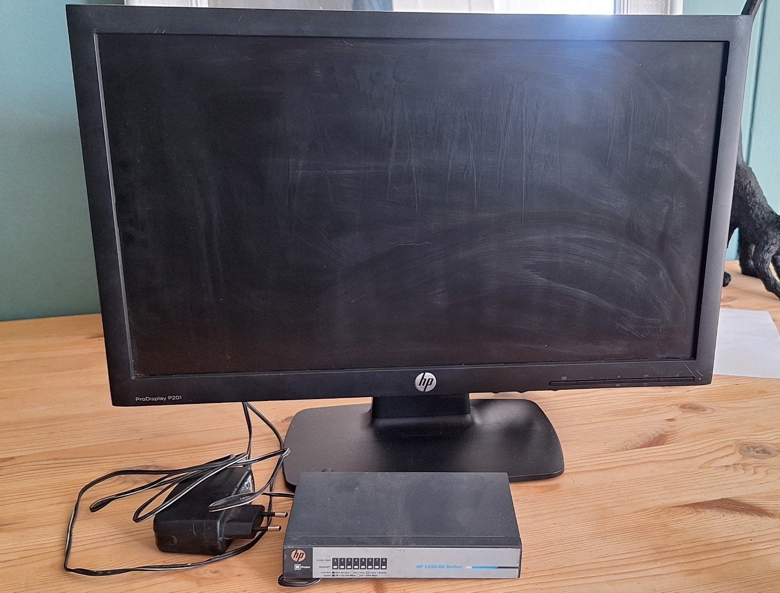 HP ProDisplay P201 20" Monitor + HP 8-Poorts Network Switch, HD, 3 tot 5 ms, Kantelbaar, Ophalen of Verzenden