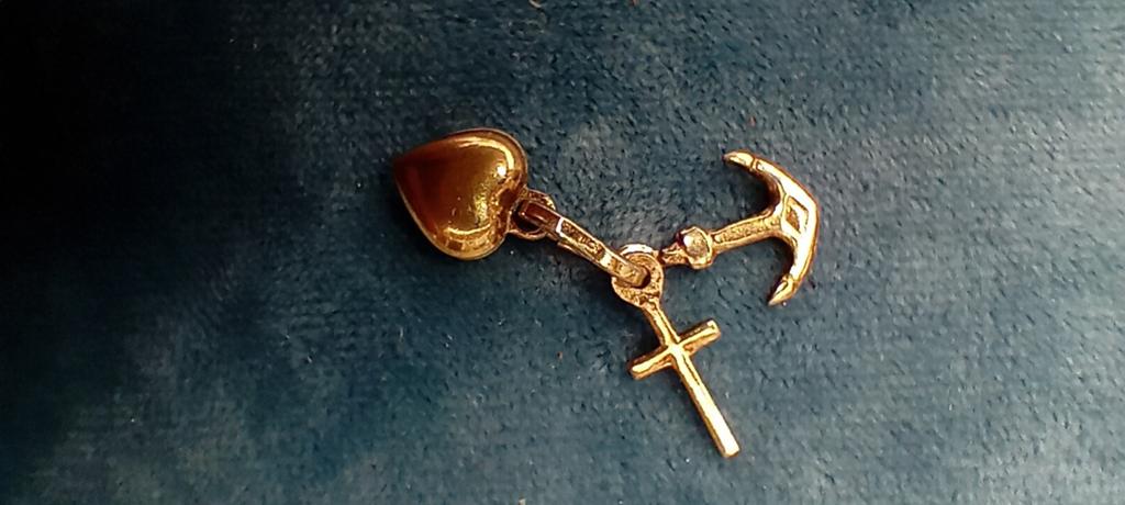 Mooi hangertje hoop geloof liefde . 925 Zilver verguld, Ophalen of Verzenden, Goud, Zilver