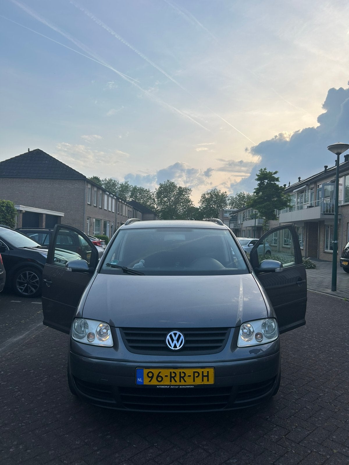 Volkswagen Touran 1.6 MET NIEUWE MOTOR, Auto's, Volkswagen, Voorwielaandrijving, 1402 kg, 4 cilinders, Handgeschakeld