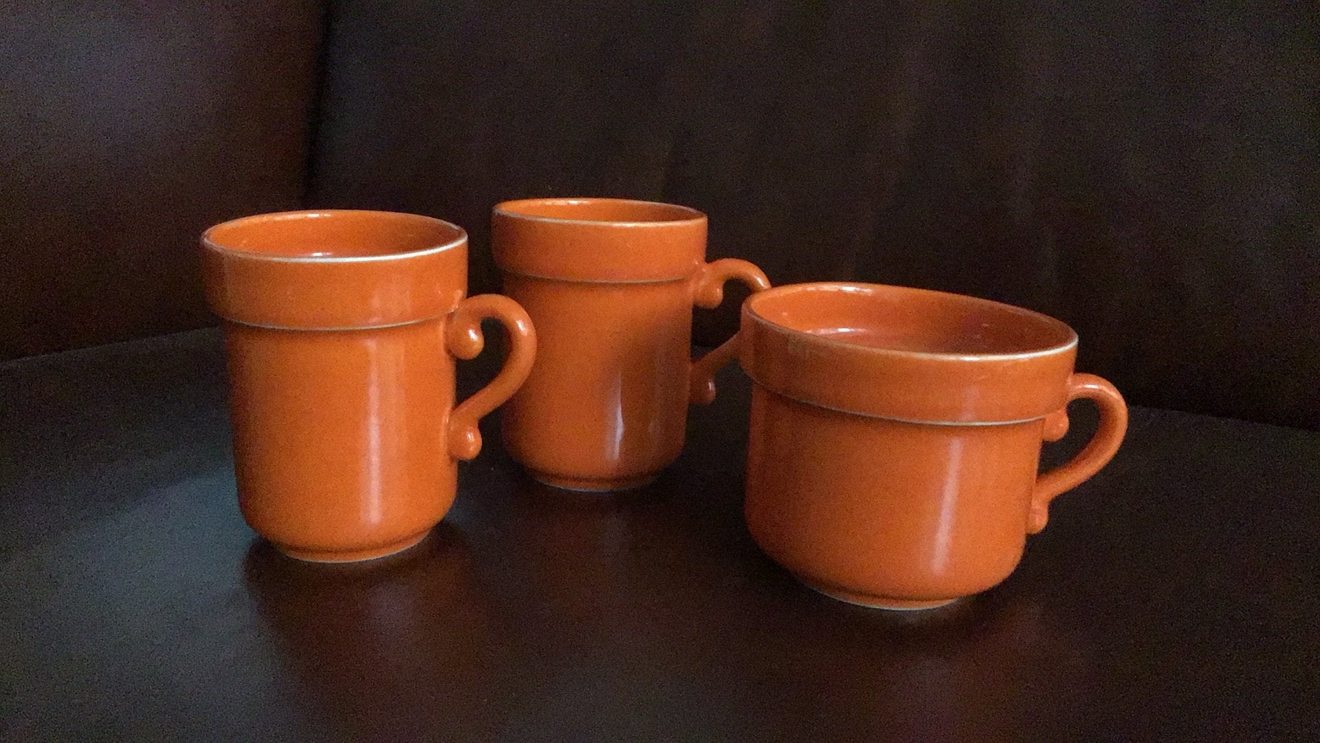Potterie de Driehoek “laren” oranje kopjes, Ophalen of Verzenden
