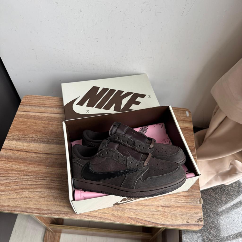 Nike travis scott velvet, Ophalen of Verzenden, Nieuw, Bruin