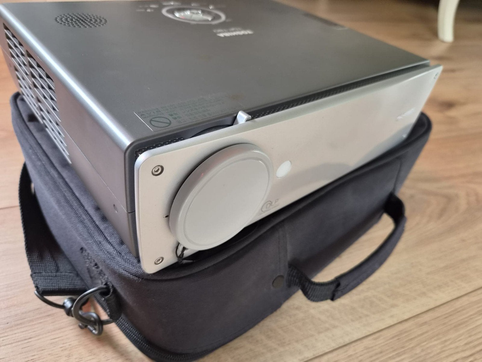 Toshiba TDP-T80 DLP Projector met draagtas, Ophalen of Verzenden