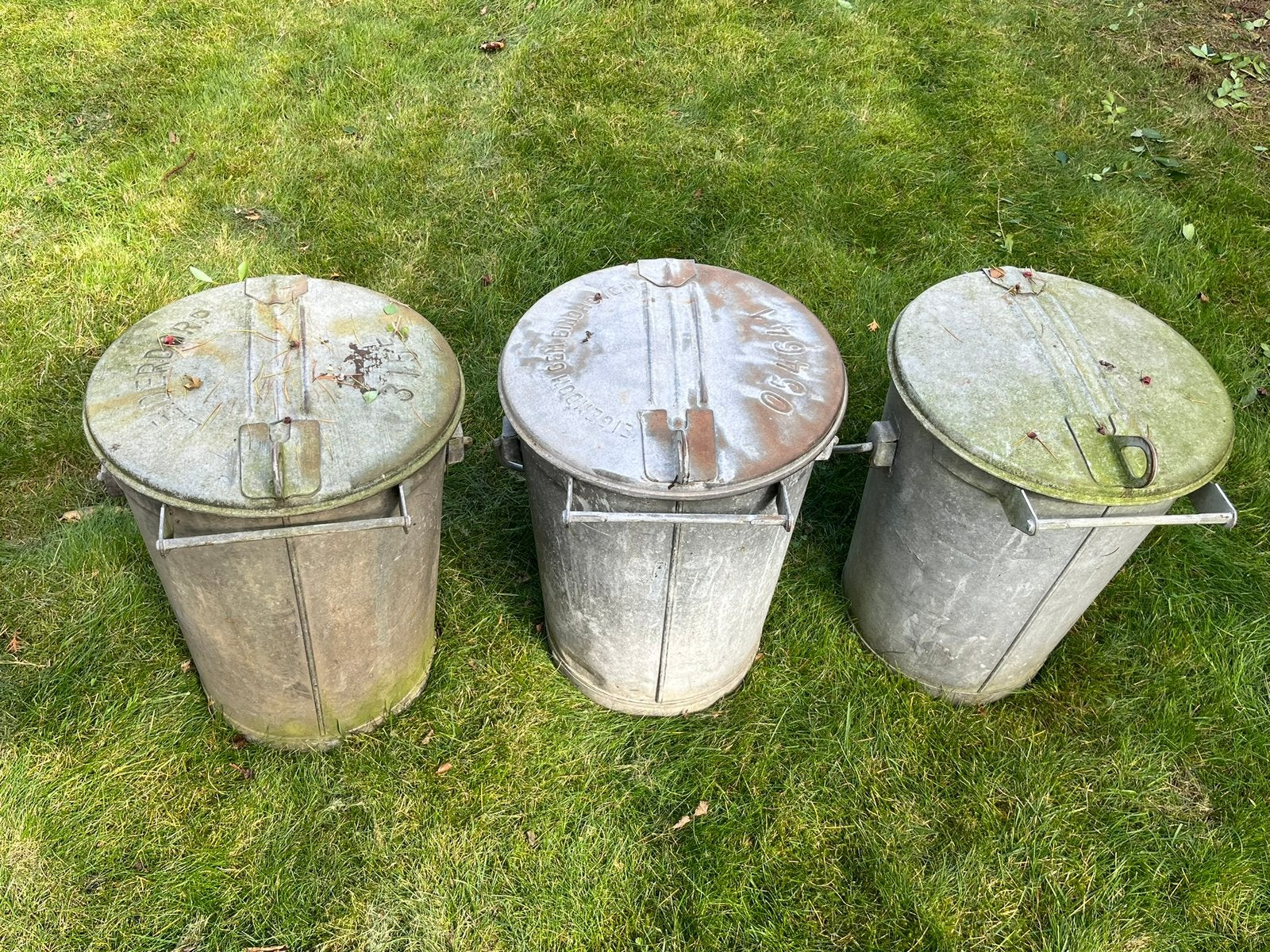 3 zinken vuilnisemmers, Ophalen, Minder dan 30 cm, Rond, Zo goed als nieuw