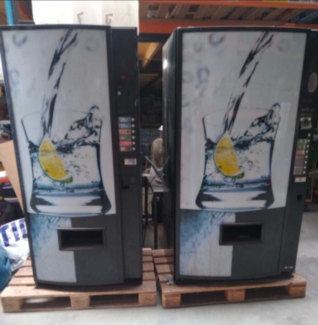 2x Gekoelde Blikjes Automaten - Ideaal voor Drankverkoop, Ophalen of Verzenden
