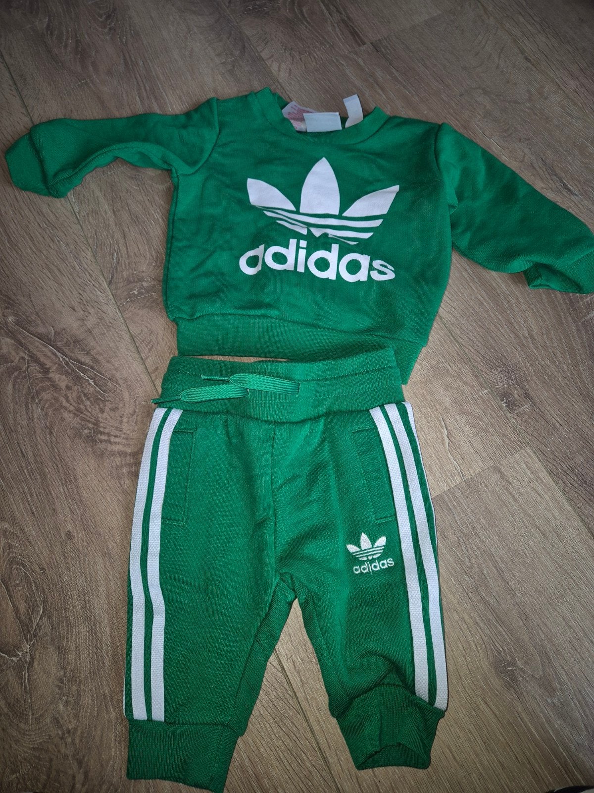 adidas pakje maat 62 68, Ophalen of Verzenden, Zo goed als nieuw, Jongetje of Meisje, Pakje