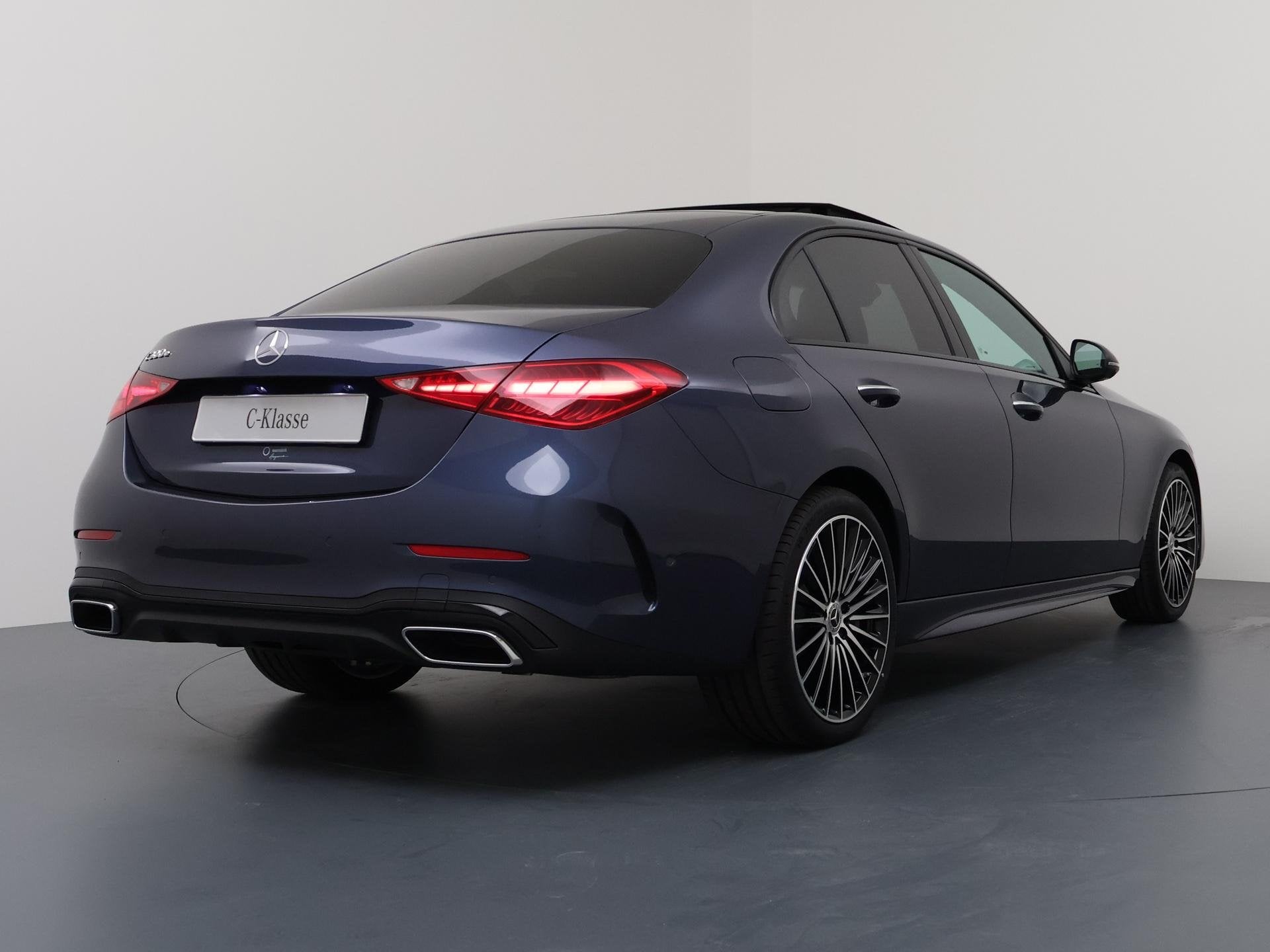 Mercedes-Benz C-Klasse 300e 140 Years Edition | Winterpakket, Auto's, Automaat, Achterwielaandrijving, 4 cilinders, Blauw
