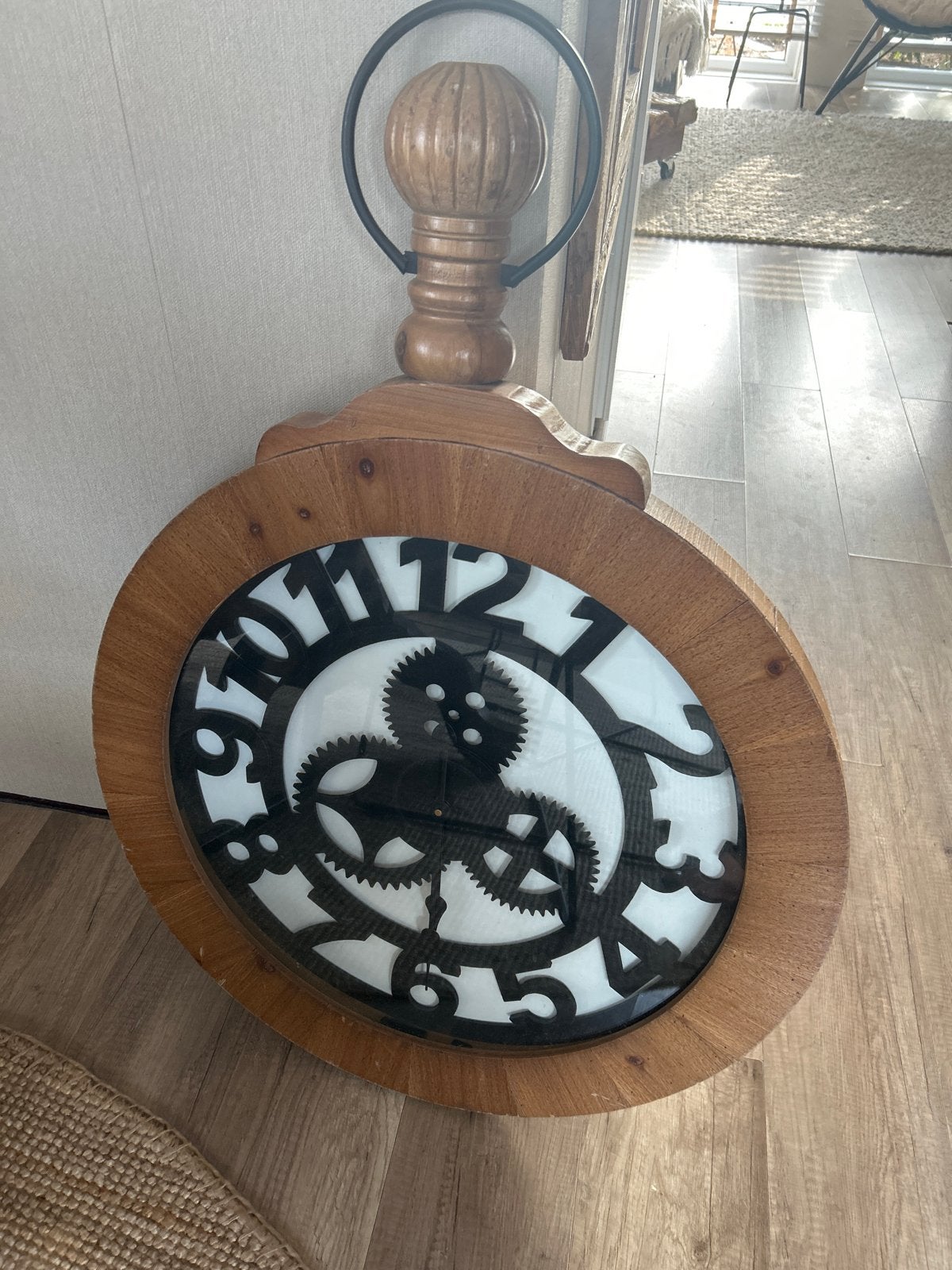 Grote houten wandklok - Tuincentrum Coppelmans, Ophalen, Zichtbaar uurwerk, Bruin, Landelijk