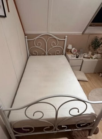 Bed 120x200 cm - Wit metalen frame, Huis en Inrichting, Ophalen, Wit, Twijfelaar, 120 cm