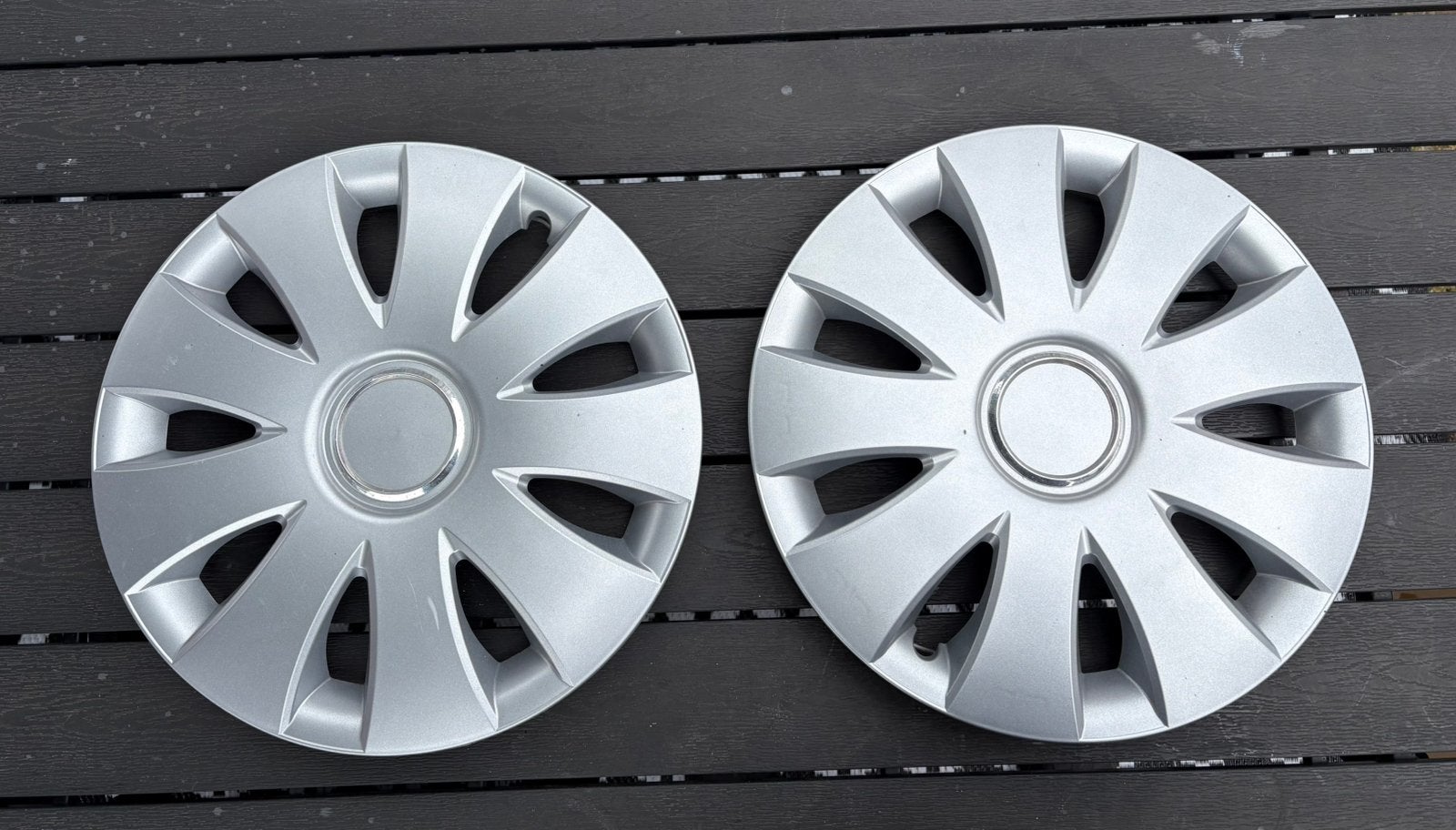 2 wieldoppen 14 inch voor caravan - Aura, Ophalen, Gebruikt