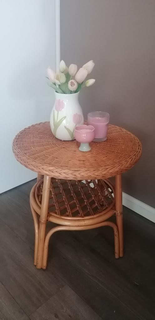 Leuke rieten bijzettafel, Huis en Inrichting, Tafels | Bijzettafels, Ophalen, Rond, Minder dan 55 cm, 45 tot 60 cm