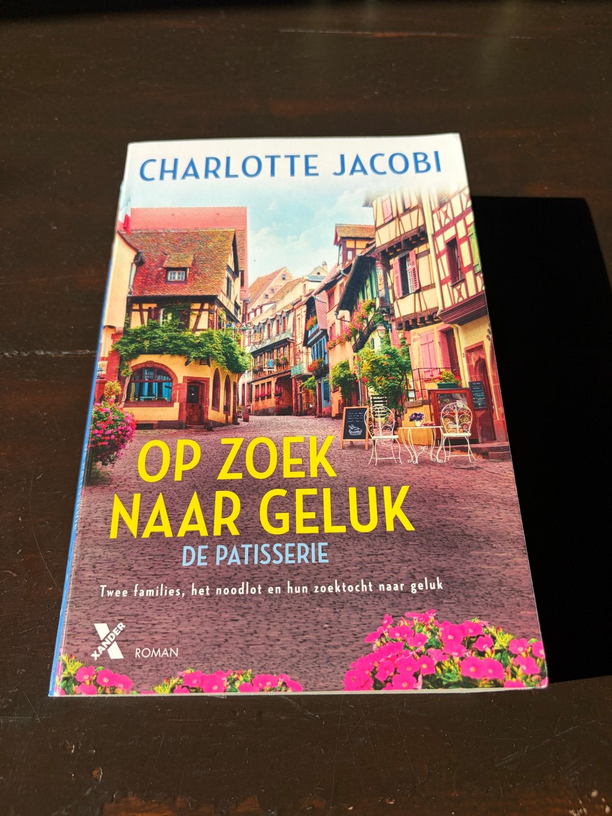 Op Zoek Naar Geluk: De Patisserie - Charlotte Jacobi Roman, Ophalen of Verzenden, Gelezen, Europa overig