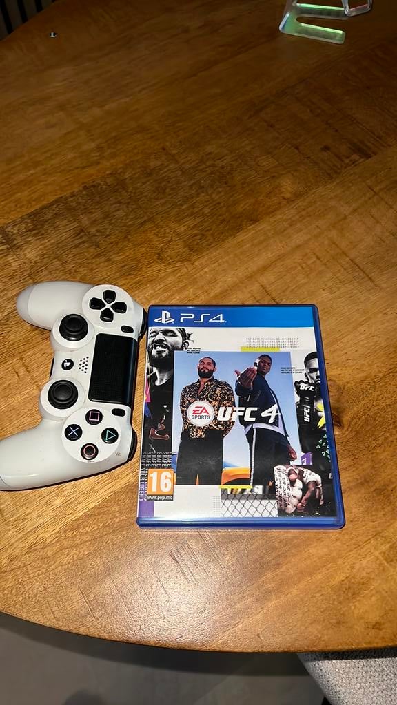 ufc 4& controller erbij, Ophalen, 1 speler, Zo goed als nieuw, Vanaf 3 jaar