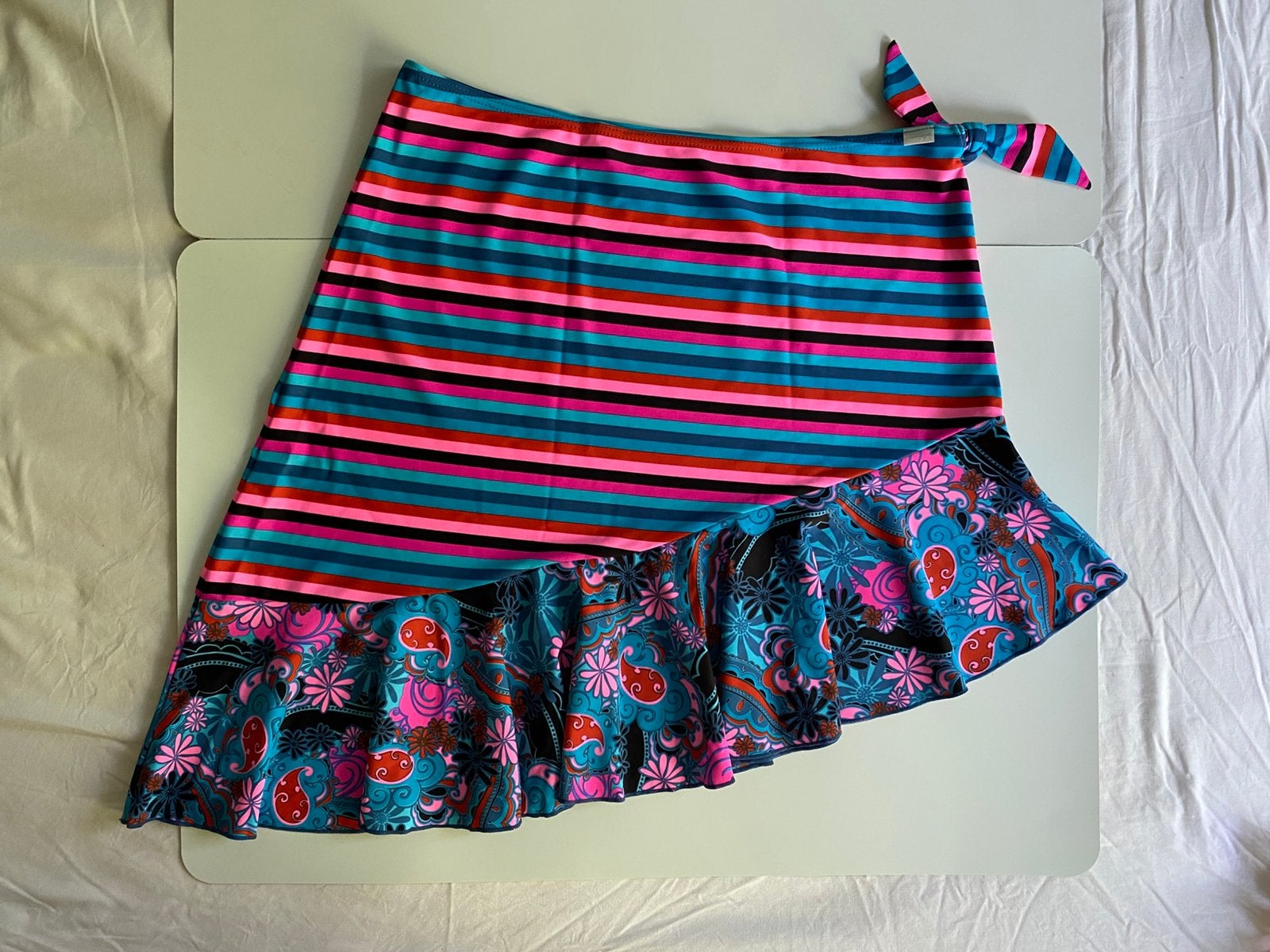 Nieuw Tweka asymmetrisch zwemrokje multi colour maat 44, Ophalen of Verzenden, Nieuw, Roze, Bikini