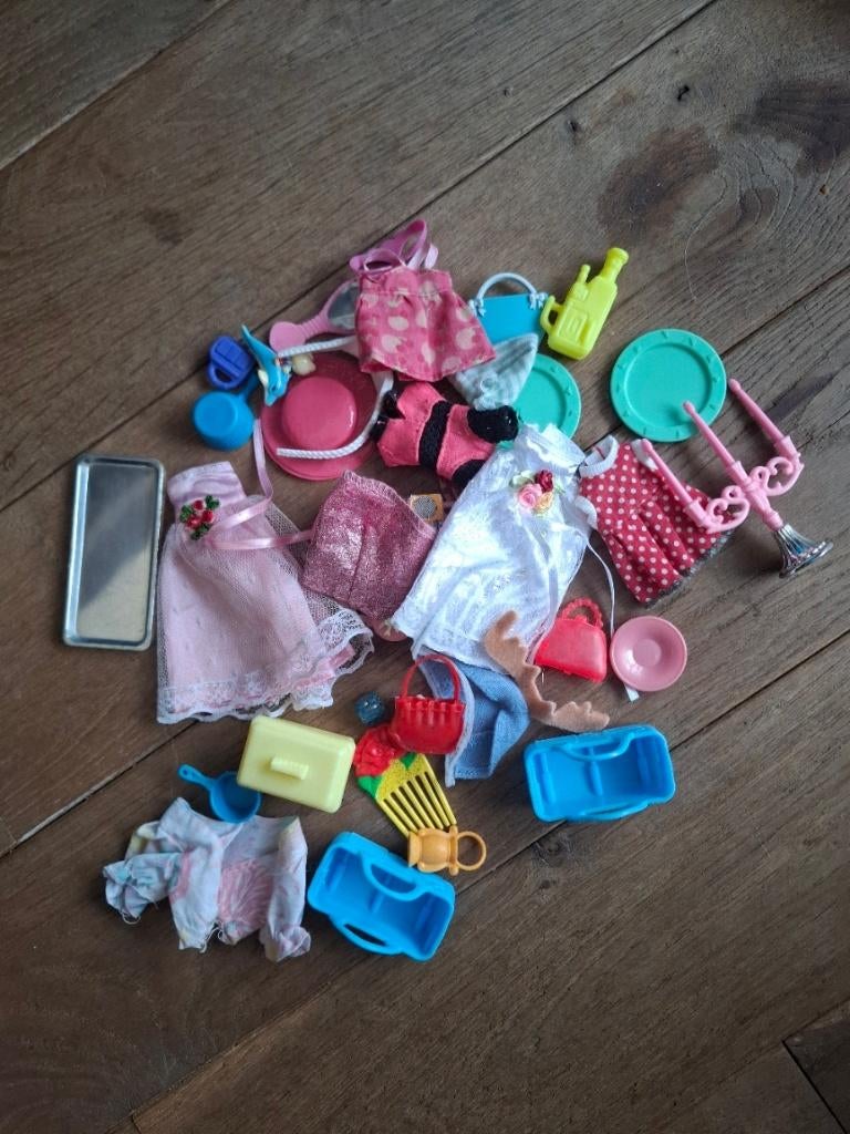 Barbie accesoires en kleertjes, Ophalen of Verzenden, Gebruikt, Fashion Doll