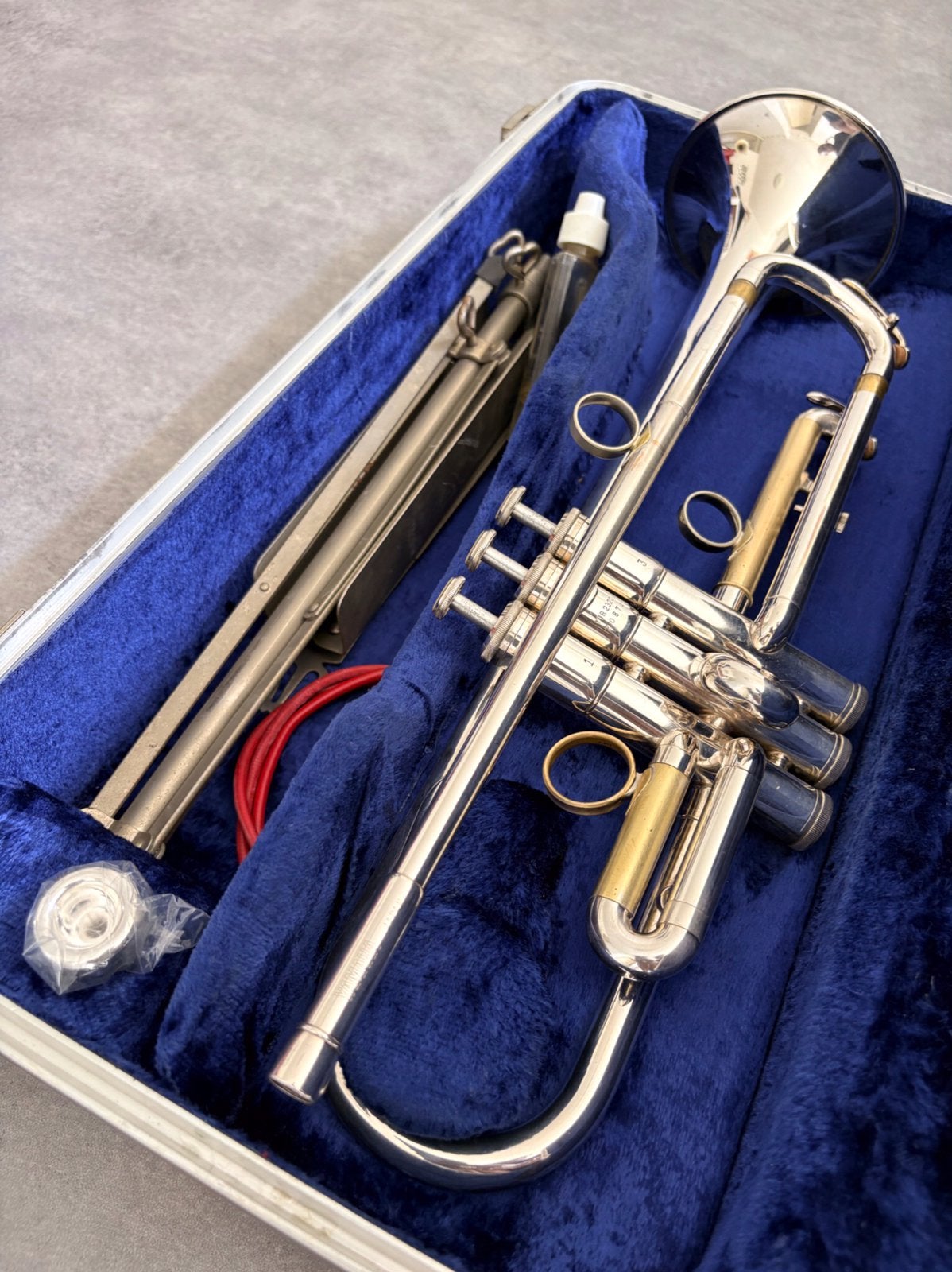 Nette Yamaha Trompet 2320ES Made in Japan ML 127mm Bell, Muziek en Instrumenten, Blaasinstrumenten | Trompetten, Ophalen, Zo goed als nieuw
