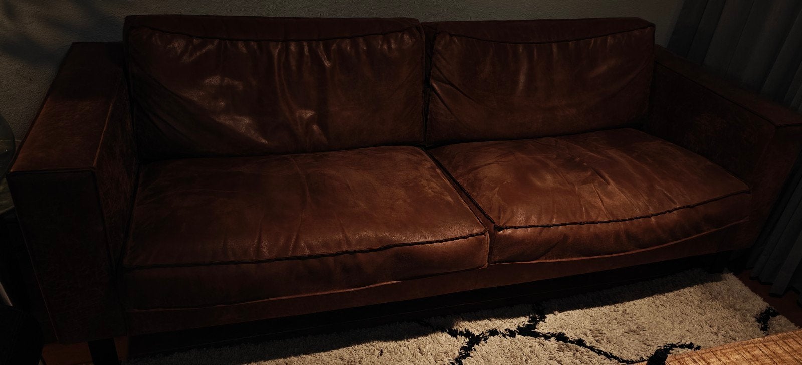 Comfortabele Bruine lederen 2,5 zits, Huis en Inrichting, Gebruikt, Driepersoons, 75 tot 100 cm, Ophalen of Verzenden