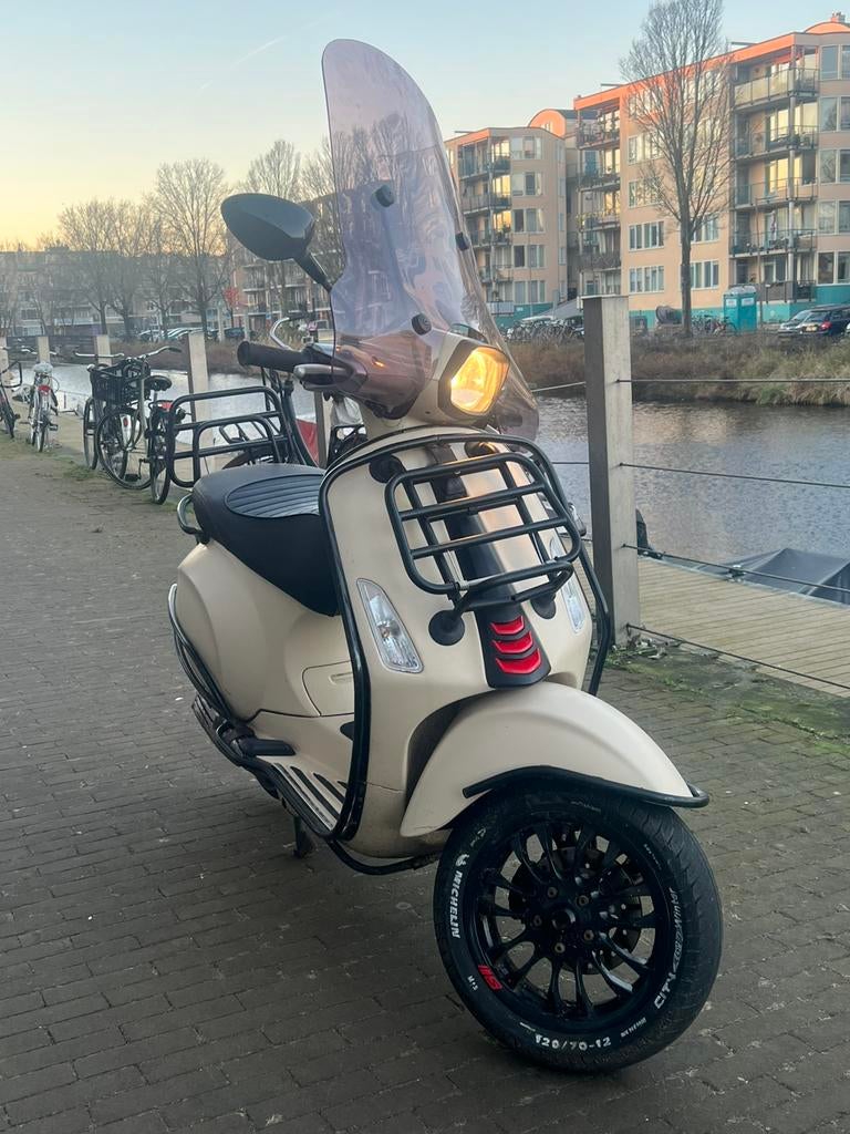 Mooi vespa te koop, Fietsen en Brommers, Scooters | Vespa, Zo goed als nieuw, Benzine, Ophalen