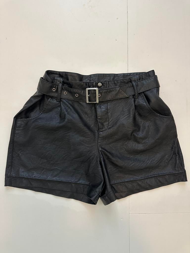 Zwarte imitatieleren Silvian Heach korte broek in maat 42, Kleding | Dames, Broeken en Pantalons, Kort, Zwart, Maat 42/44 (L)