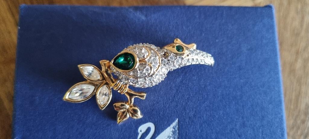 Swarovski toekan vogel broche nieuw, Sieraden, Tassen en Uiterlijk, Broches, Met kristal, Overige materialen, Nieuw, Ophalen of Verzenden