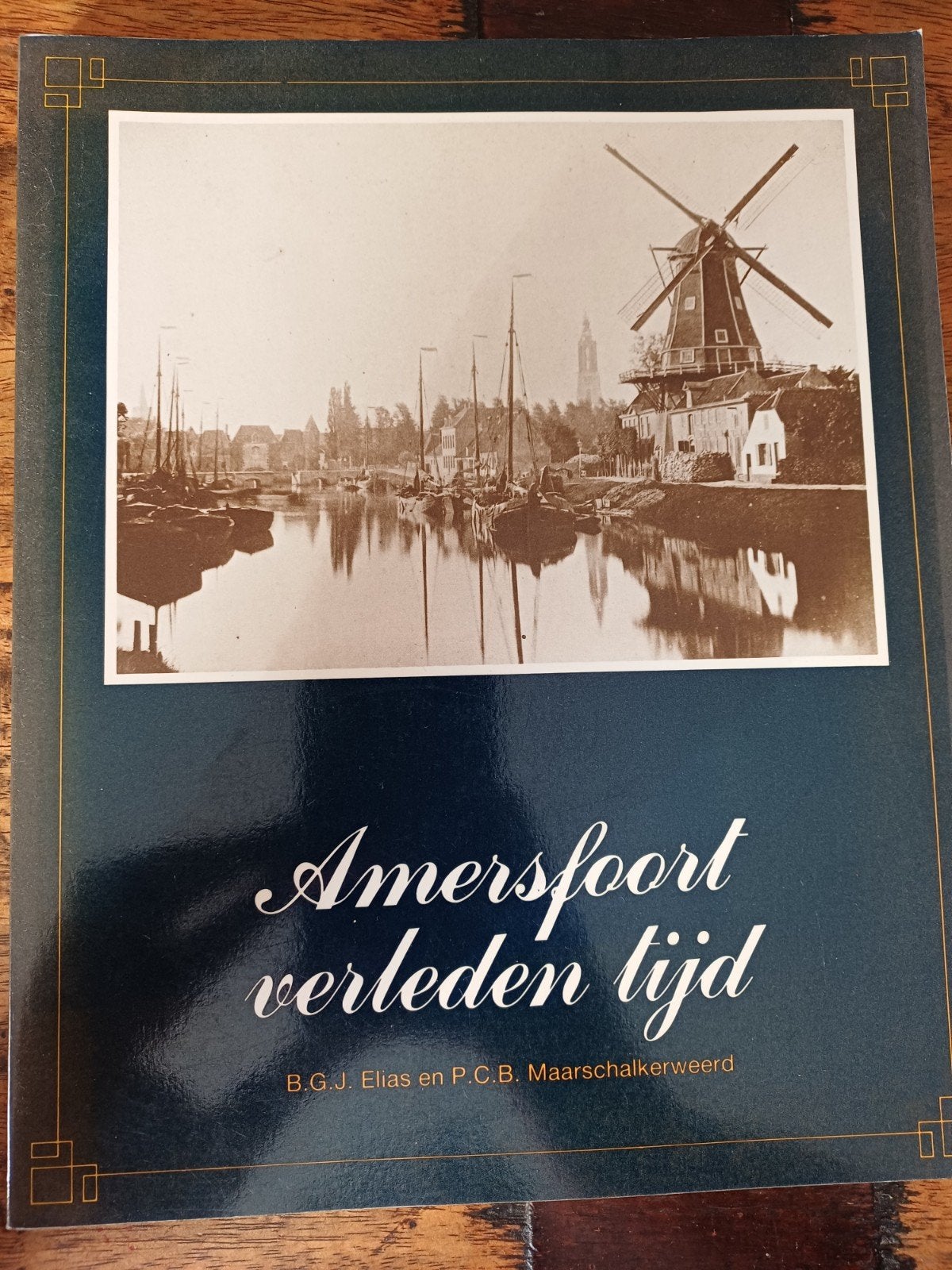 Amersfoort verleden tijd - B.G.J. Elias en P.C.B. Maarschal, Boeken, Ophalen of Verzenden, 20e eeuw of later, Zo goed als nieuw