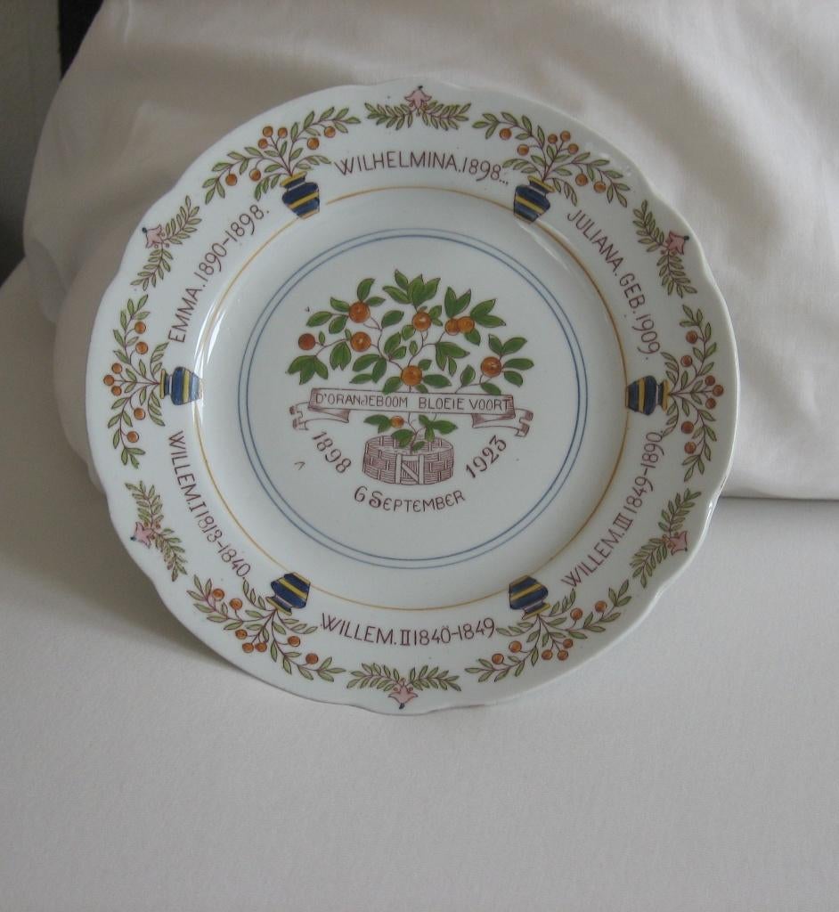Mooi koningsbord, 25 jaar Wilhelmina 1898-1923   >100 jaar, Ophalen of Verzenden, Zo goed als nieuw, Nederland, Servies