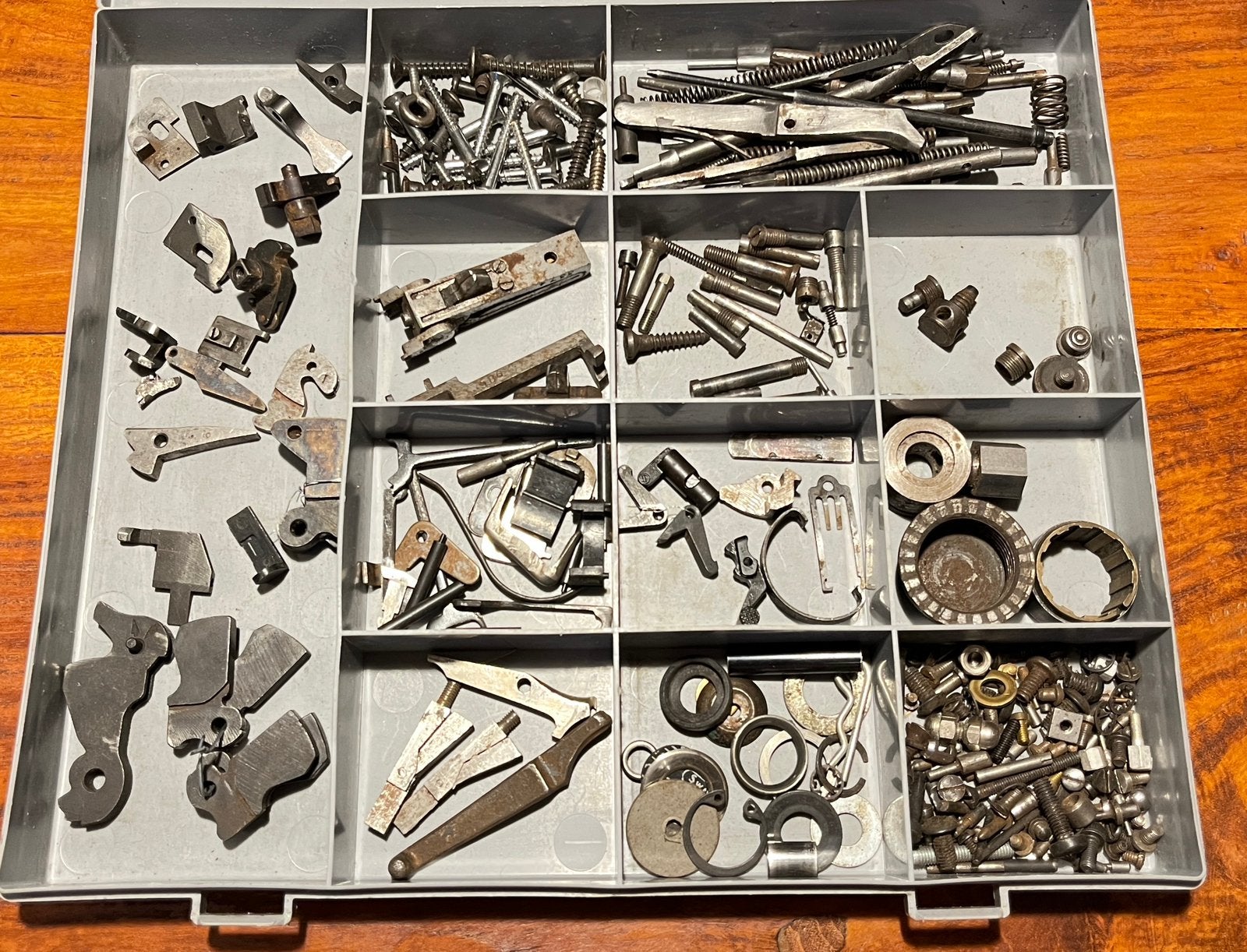 Assortimentsdoos  onderdeeltjes schietsport antiek, Ophalen of Verzenden, Gebruikt