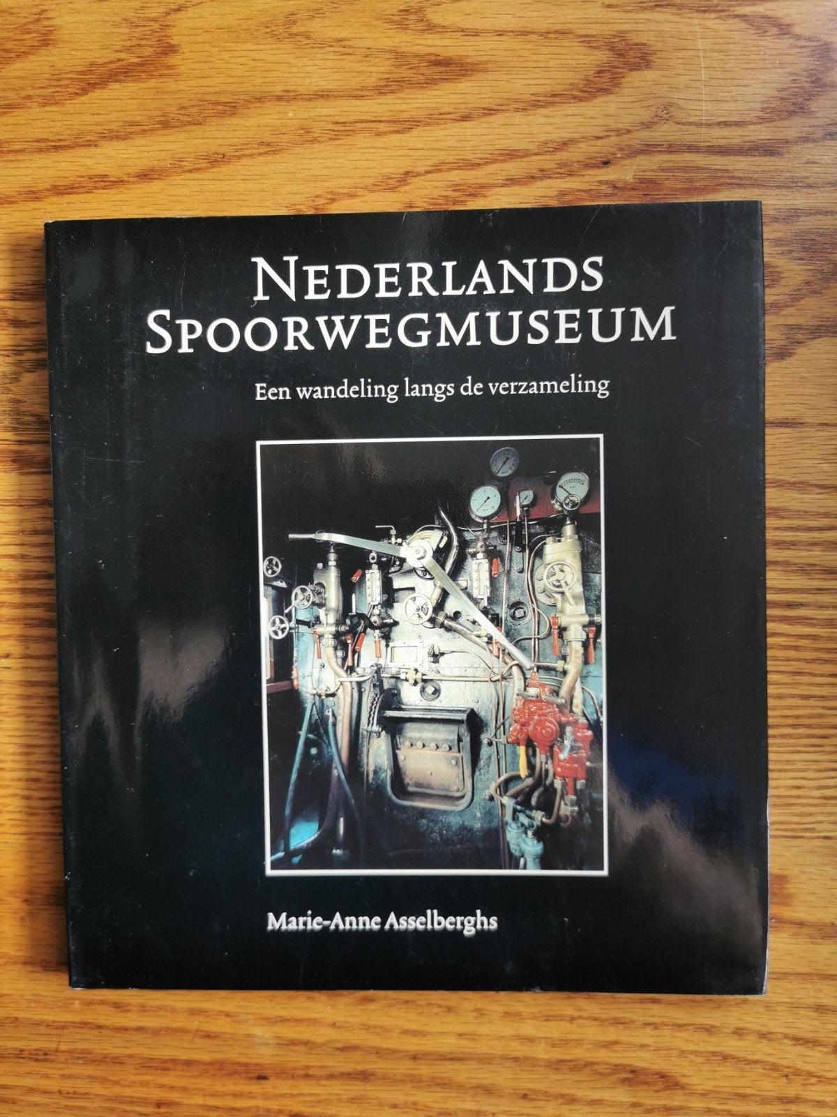Nederlands Spoorwegmuseum - Een wandeling langs de verzameli, Boeken, Ophalen of Verzenden, Gelezen, Marie-Anne Asselberghs, Trein