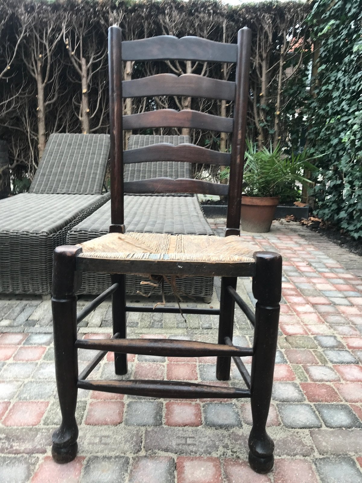 5 antieke ladderback stoelen, een met armleuningen, Huis en Inrichting, Ophalen of Verzenden, Gebruikt, Bruin