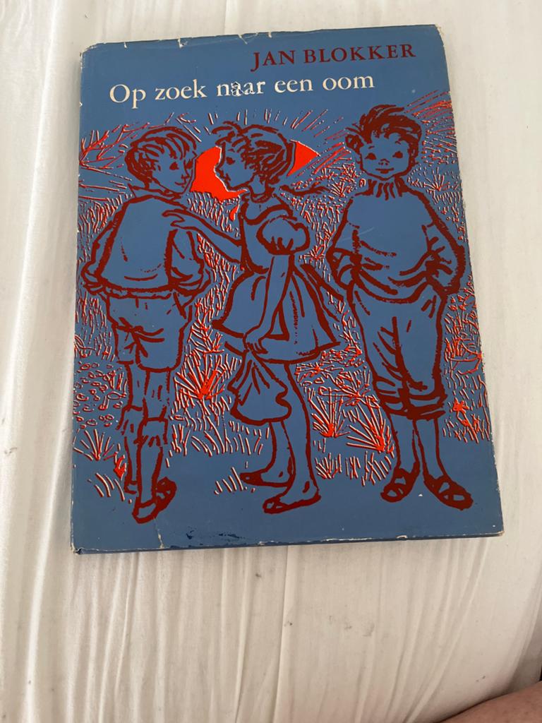 Op zoek naar een Oom - Jan Blokker (1960), Boeken, Ophalen of Verzenden, Gelezen, Fictie algemeen