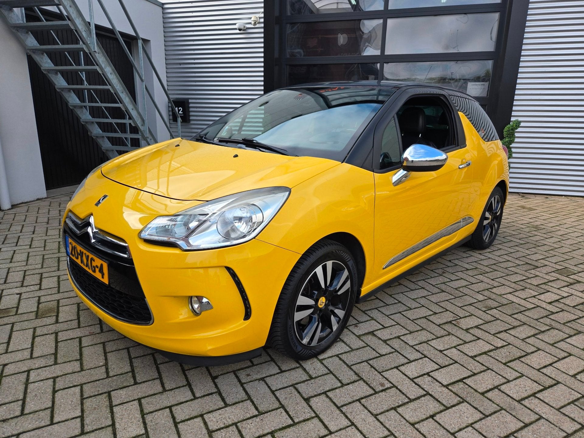 Citroen DS3 1.6 So Chic - Leder - Stoelverwarming - Navi - l, Auto's, Euro 5, Zwart, 4 cilinders, Bedrijf