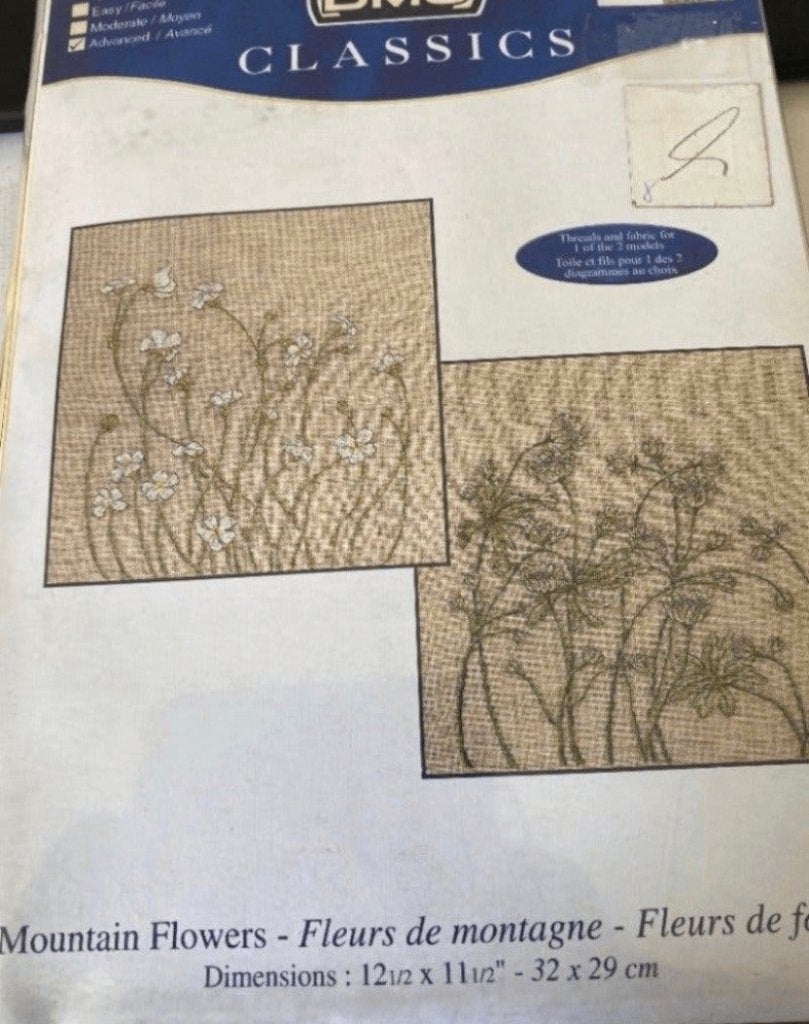 BORDUURPAKKET DMC CLASSICS MOUNTAIN FLOWERS, Ophalen of Verzenden, Nieuw, Handborduren, Borduurpakket