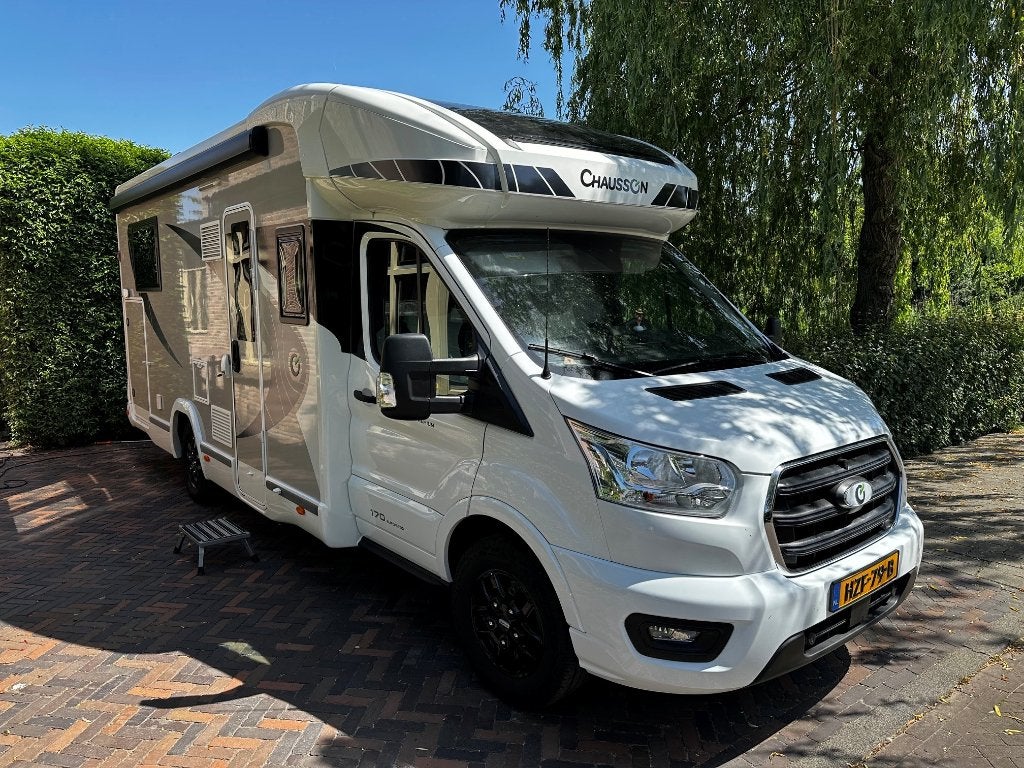 Chausson 788 Ultimate Premium 170 pk+autom. (2x airco) 2022, Caravans en Kamperen, Campers, Automaat, Standaard zit, Ringverwarming