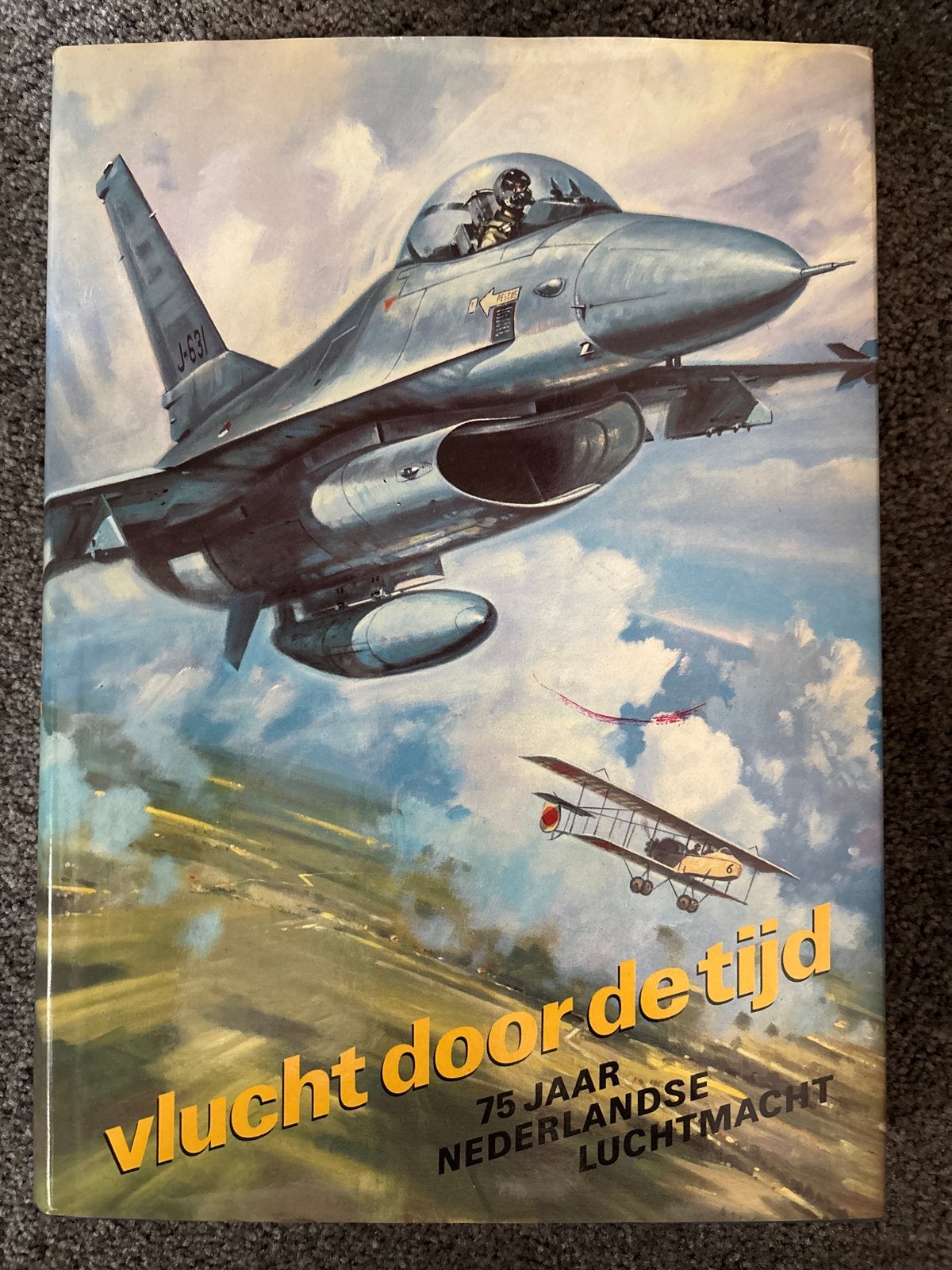 Vlucht door de tijd: 75 jaar Nederlandse Luchtmacht, Boeken, Ophalen of Verzenden, 1945 tot heden, Zo goed als nieuw, Luchtmacht