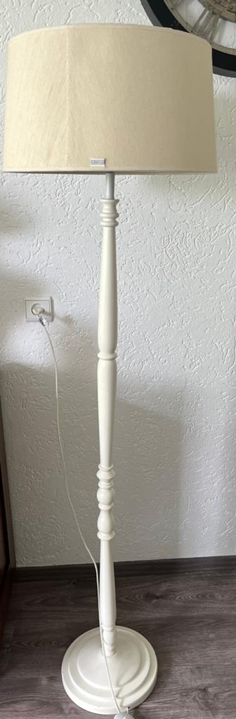 Staande creme lamp 1.35 hoog met kap 1.63, Ophalen, Zo goed als nieuw, 150 tot 200 cm