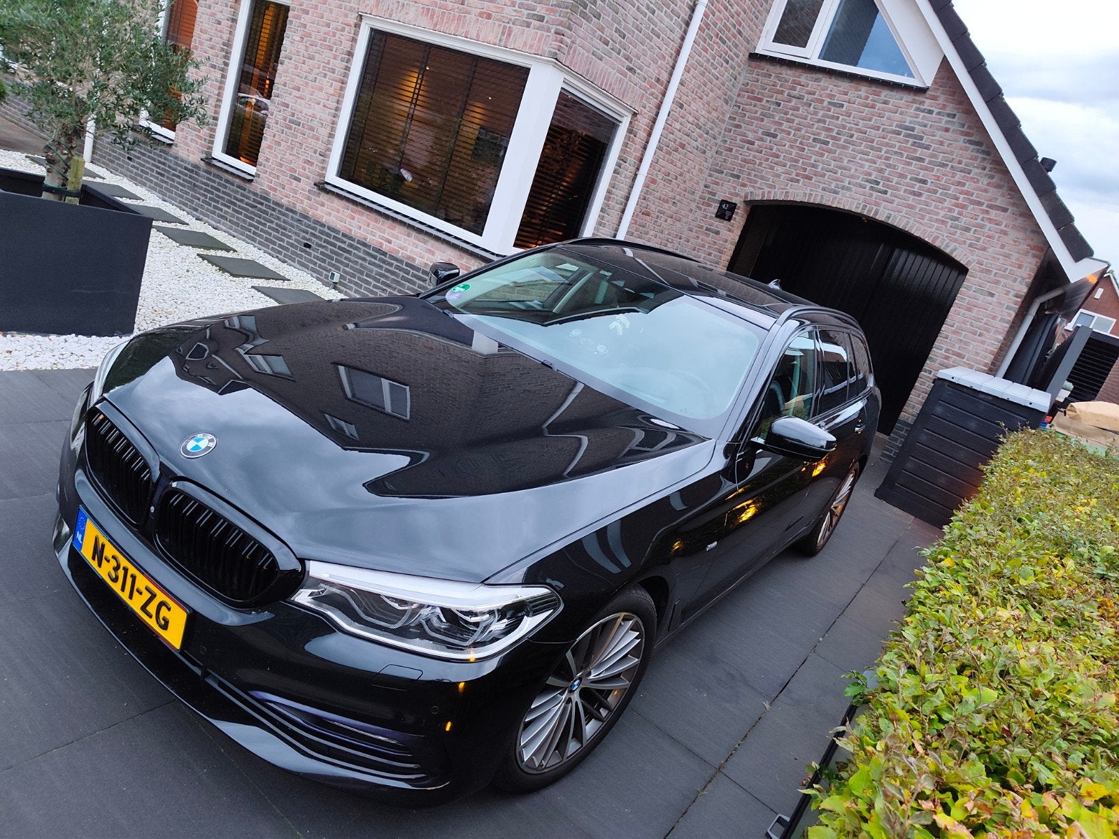 BMW 530i 252pk pano acc assist hud 2018 Zwart dealer 360, Auto's, 1998 cc, Achterwielaandrijving, Bi-Xenon koplampen, Zwart