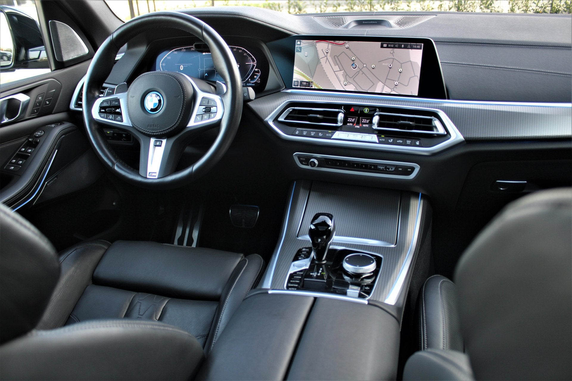 BMW X5 xDrive45e M-sport M-seats Bowers&Wilkins Pano 4-wiels, Auto's, BMW, Gebruikt, 394 pk, Zwart, Lichtsensor