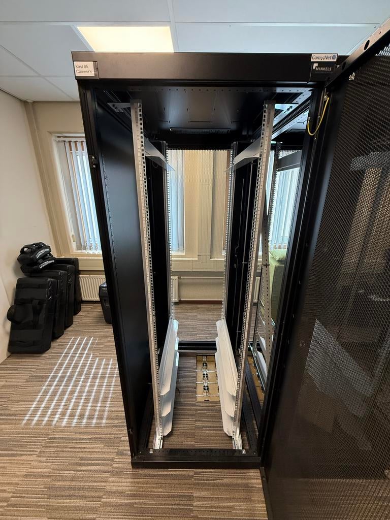 5x Minkels Varicon M serverkast - zwart, Ophalen, Zo goed als nieuw, Geperforeerd, Geperforeerd