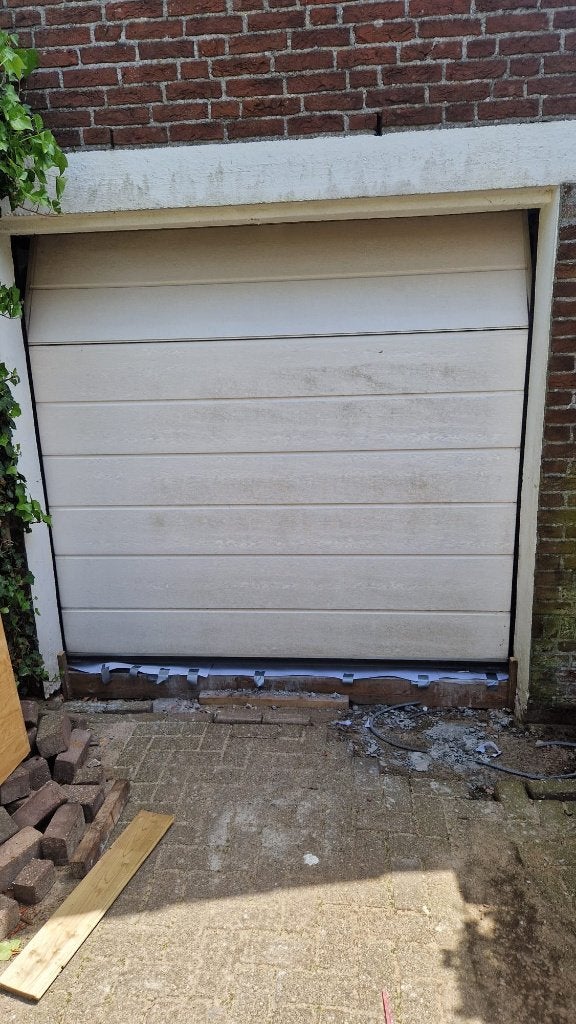 Elektrische Garagedeur met 2 Afstandsbedieningen 2,35 x 2,13, Ophalen, Kunststof, Gebruikt, 120 cm of meer