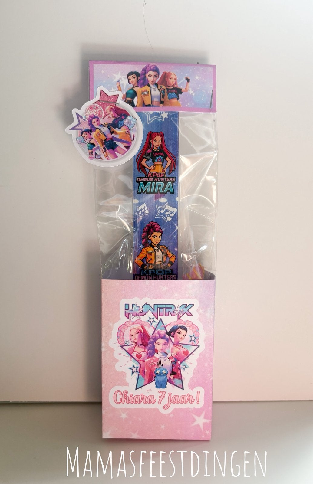 Traktatie treatbox met klaparmband  en snoep  kpop, Ophalen of Verzenden, Nieuw, Feestartikel, Verjaardag