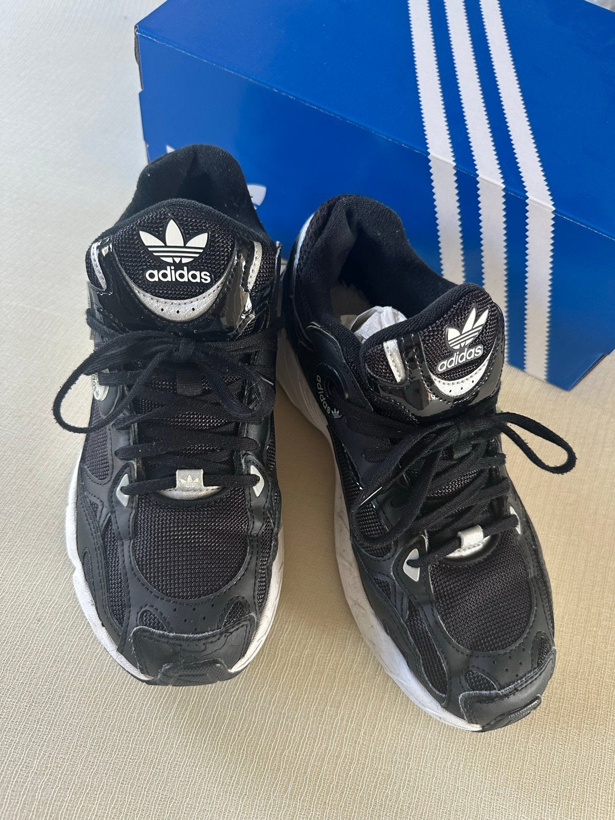 Adidas Astir sneakers zwart - Maat 41 ZGAN, Zwart, Ophalen of Verzenden, Sneakers of Gympen, Zo goed als nieuw
