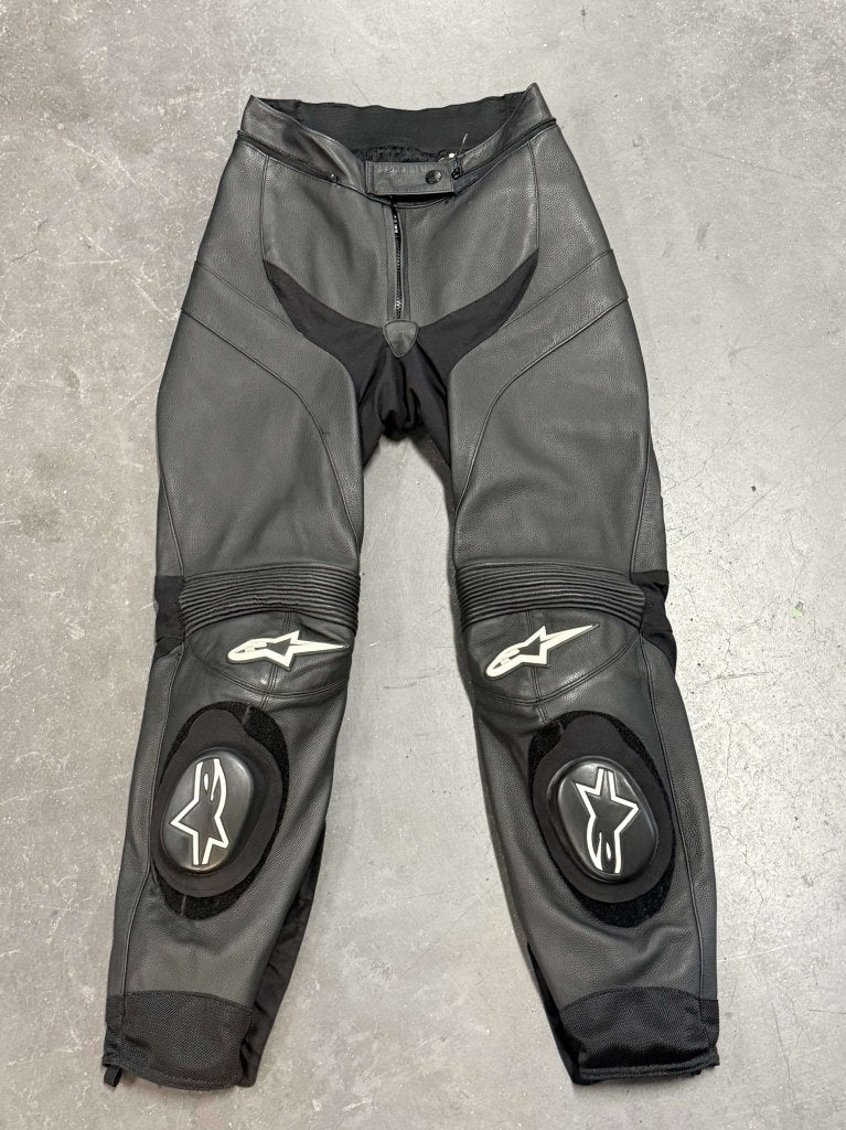 ALPINESTARS DAMES BROEK LEER, LAATSTE MAAT42, VALT ALS 36/38, Motoren, Kleding | Motorkleding, Nieuw met kaartje, Viale Fermi 5 31011 Asolo (TV)