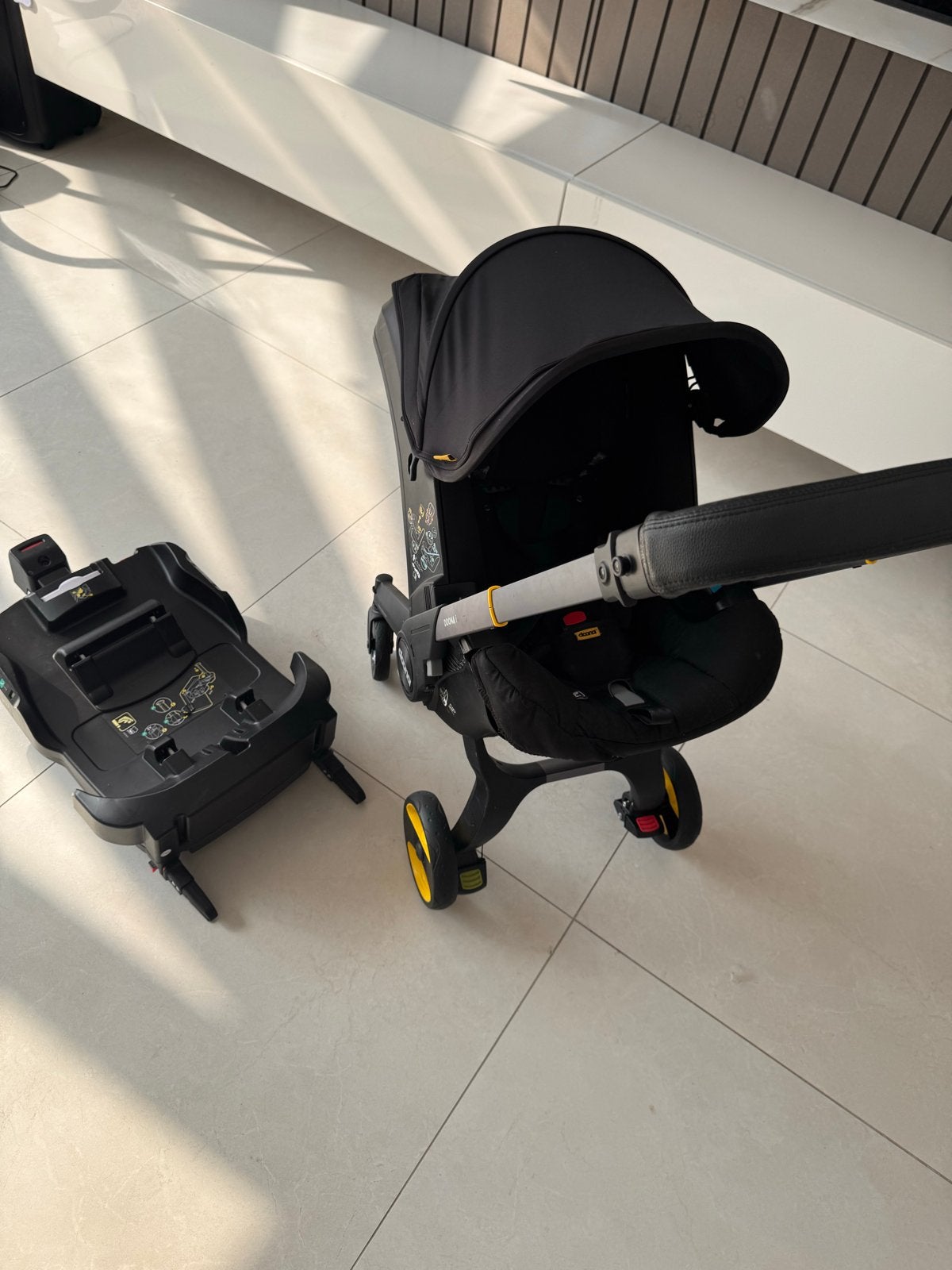Doona i Autostoel & Kinderwagen + Isofix, Kinderen en Baby's, Autostoeltjes, Overige merken, Autogordel of Isofix, Zo goed als nieuw