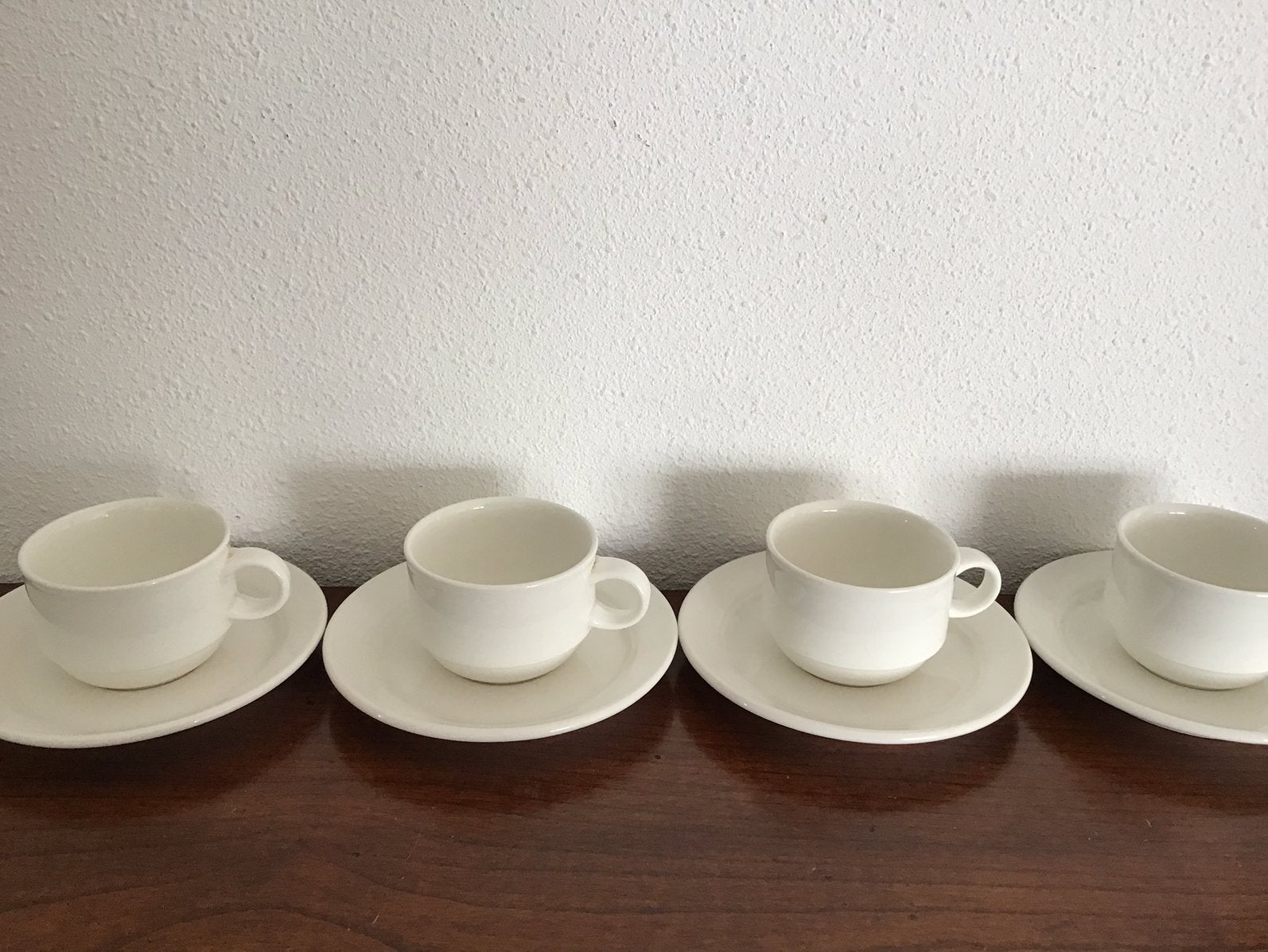 4 x Villeroy en Boch Corpo White kop en schotel., Ophalen of Verzenden, Zo goed als nieuw, Overige stijlen, Kop(pen) en/of Schotel(s)