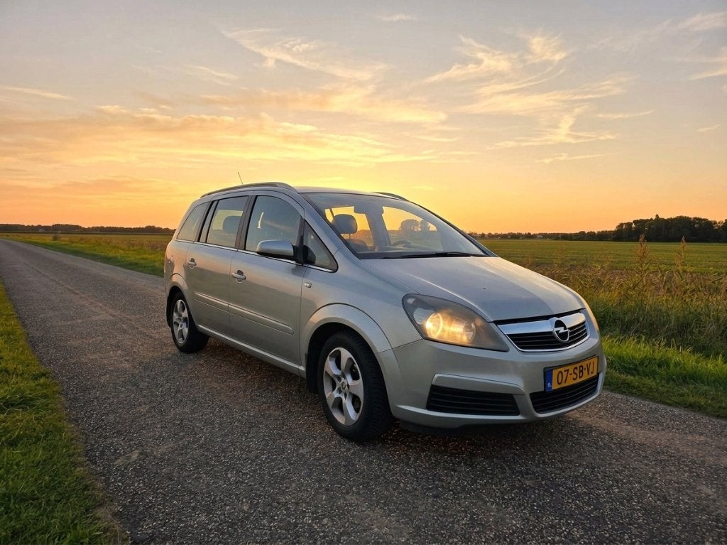 Opel Zafira 1.8 2005 Grijs nette auto, Zwart, 4 cilinders, Origineel Nederlands, Particulier